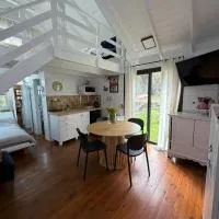 בקתות עץ סקנדינביות במטולה, hotel en Metula