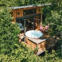 Les Coteaux - Lodges & Expériences, hotel Laparade városában