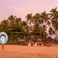 Mad Monkey Hostel Nacpan Beach, hotel en El Nido
