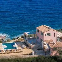 Astarte Villas - Cocoon Luxury Villa with Pool، فندق في Pigadhákia