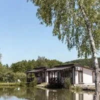 Будинки для відпочинку Lake House, готель у місті Раковець
