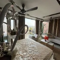 Private Luxury Glass Room Stay Near Chandigarh, hotel em Panchkula