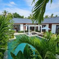 Private Villa with 60 m2 Infinity Pool 70m from Beach West Bali، فندق في Penginuman