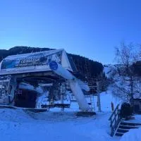 Hébergement pour 4pers à 2 pas des pistes de ski, hotel en La Morte