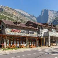 Sofra Kelmendit, hotel u gradu 'Tamarë'