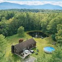 Luxe Catskills Mountain Retreat with Private Pool, Pond, Hot Tub, Fire Pit, Dog Friendly, hotell i Cairo