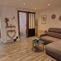 Townhouse with 50 m2 garden near Lille Please note one bedroom and a sofa bed, hotel u gradu La Madlen