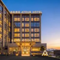 重庆西站站前广场亚朵酒店, hotel a Chongqing