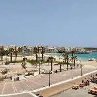 Seaside Family Retreat with Stunning Views, хотел в Бирзебуга