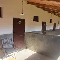 back to nature basic camping hut Casa Biron, hotel en Pietralunga