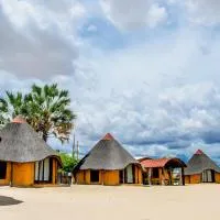 Ongula Village Homestead Lodge، فندق في Omupumba