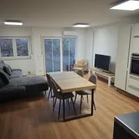 Moderne helle 75qm Wohnung am Salbker See inkl Parkplatz, Balkon، فندق في ماغدبورغ