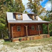 The Hampton - An Amish Built Deluxe Log Cabin, hotel Genoa városában
