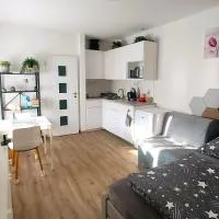 Pretty private Apartment U LABE, self-service check-in 24 l 7, khách sạn ở Neratovice
