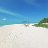 Kokaa Villaa Maaenboodhoo - The speedboat from Malé to the hotel departs at 1130 every Monday Thursday and Saturday and from the hotel to Malé at 0630 and five domestic flights are available every day, hotelli Dhaalun atollilla