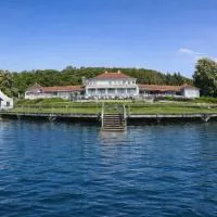 Strandhaus Edersee - Kaminzimmer, Seeblick, Badestrand, Seeterrasse, hotel v destinaci Waldeck