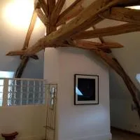 Les Chambres d'Hôtes du Bois Joli, ξενοδοχείο σε Semur-en-Auxois