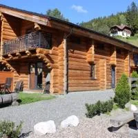 Luxus Chalet nähe Skipiste, отель в городе Ениг
