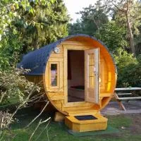 Campingfass im Naturresort Weserinsel, hotel in Langwedel