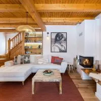 Heritage Villa Predelut - Fireplace & Baby Crib, hotel di Predelut