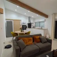 Chez Lucia petite maison a la campagne pour 4 pers ,parking prive, hotel a Istres