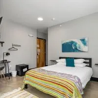 Pet friendly queen room for 2, hotel en Pacific
