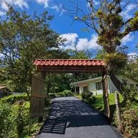 Alojamiento con lago privado en Bajos del Toro, hotel i Toro Amarillo