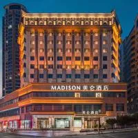 Madison Hotel Qingdao Railway Station Zhanqiao Seaview, hotell i Qingdao
