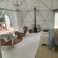 Solara - A Private Dome Nestled in the Trees l Noosa Hinterland, hotell i Traveston