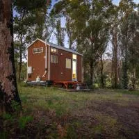 Raintree Farmstay by Tiny Away, hotel em Sarsfield