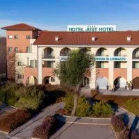Just Hotel Lomazzo Fiera, хотел в Ломацо
