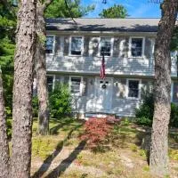 Pine & Harbor Homestay - Near Cape Cod, hotel in Wareham