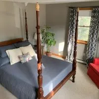 Pine & Harbor Homestay - Near Cape Cod, hotel sa Wareham