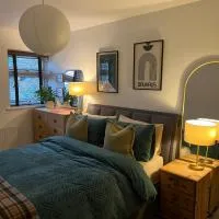 Room at Wallington Green for professionals, free parking, near station, 30 min to London Bridge, 27 min to LDN Victoria, hotel em Wallington