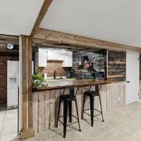 East Farmington Hideaway - Family Friendly Home, хотел в Фармингтън