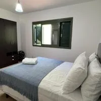 Apto 2D ensolarado, sacada e garagem, centro, khách sạn ở Nova Petrópolis