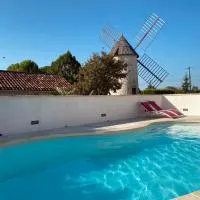 Les Curies - ludogîte, gîte et moulin avec piscine, hotel din Aujols