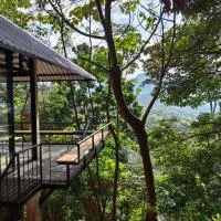Stunning Mountain View Lodge with Pool Lauhaus2, hotelli kohteessa Kuala Kubu Baharu