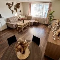 Cozy, modern home with yard near airport &shopping, hotel en Mārupe