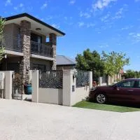 Midby's Elegant Guesthouse - 2 En-suite Rooms & 2 Rooms with Shared Bathroom, Hotel in Perth