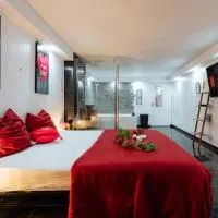 Le Qube Romantique by Prestige Home Living - sauna & balnéo 2 places - Montdidier, hotell i Montdidier