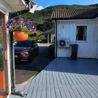 Charming and cozy house in Vindafjord, hotel u gradu 'Dørheim'
