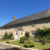 Quiet Woman House, hotel din Halstock