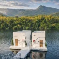 Heaven Raft Erawan Floating Resort Romantic River View, hotel v destinaci Ban Mong Lai