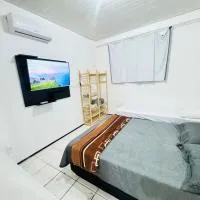 ap 2 quartos com ar e garagem bairro derby, hotel em Sobral