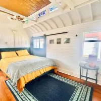 Train Wreck Inn - Boutique Train Car Stays - Self Check In, hotel en Grand Coteau