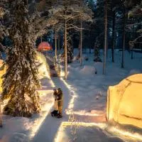 Invisible Forest Lodge & Spa，羅瓦涅米的飯店