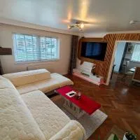 Lovely 2 Bedroom Modern Ground Floor Flat, khách sạn ở Clydebank