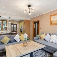 Beautiful 3 Bedroom In Birmingham، فندق في أولدبيري