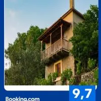 Arcadianis lakeview villa at Psari Arcadias, hótel í Psárion